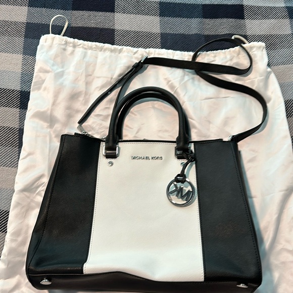 Michael Kors Sutton Large Center Stripe Satchel - Picture 2 of 11